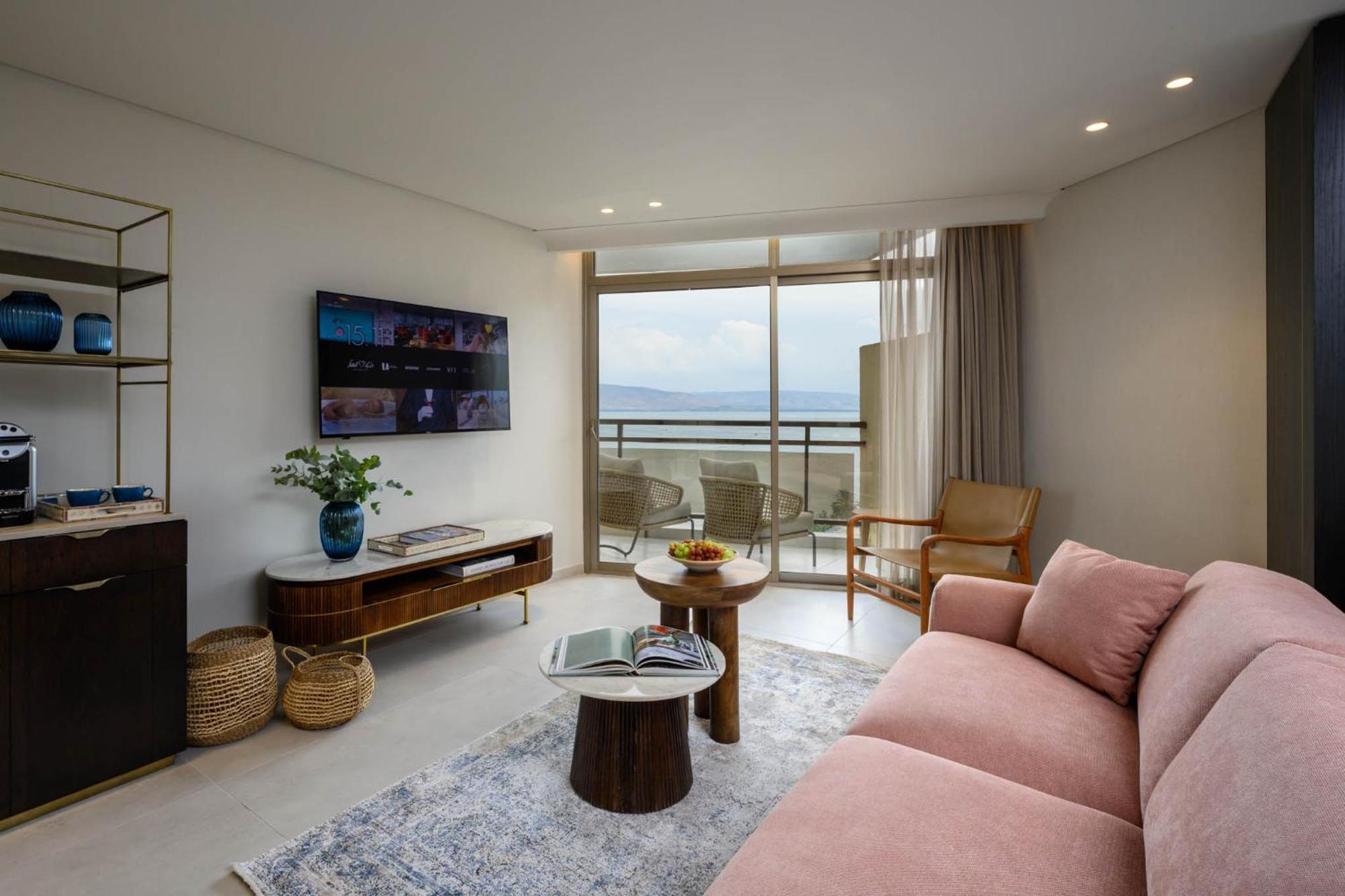Leonardo Plaza Hotel Tiberias Bagian luar foto